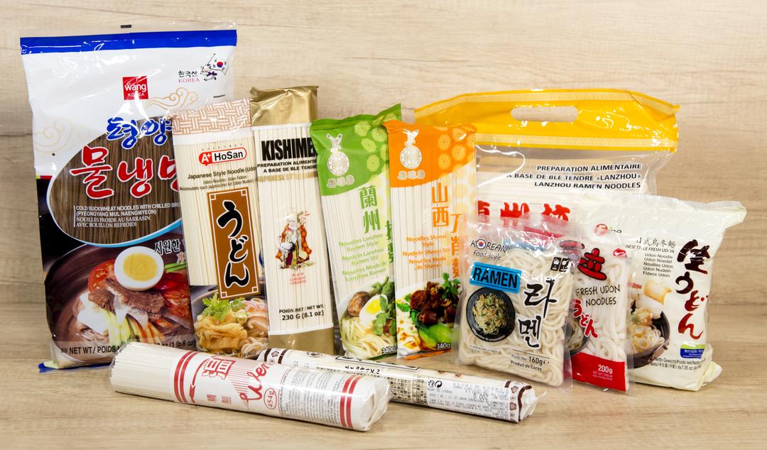Ensemble de nouilles Udon épaisses et moelleuses, ramen fines pour soupes savoureuses