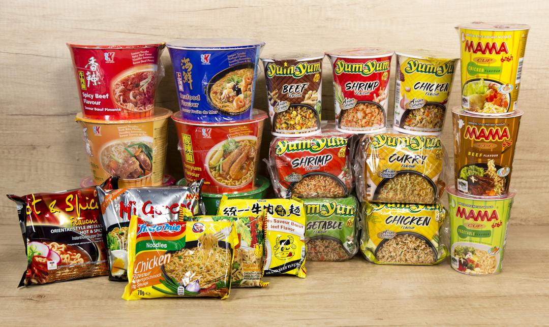 Ensemble de nouilles instantanées, ramen, thai, mama, yumyum, chinois, indonesien, mi goreng